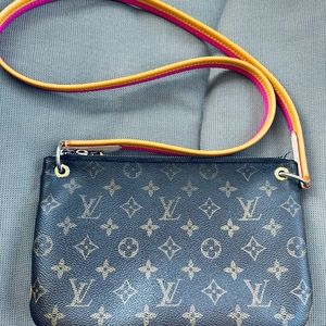 Authentic Louis Vuitton monogram Loretta Shoulder bag- M44053- circa 2017